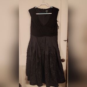 Adrianna Papell Womens( New), Size 16 Black Evening Dress With Floral Applique